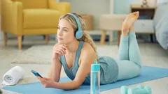 Gimnastyka dla leniwych. Jak wzmacniać mięśnie niezauważalnie dla otoczenia, siedząc w biurze lub w autobusie