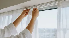 Tyl pozostanie śnieżnobiały, tak jak w dniu zakupu: prosty sposób prania bez gotowania