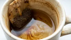 Po co moczyć naczynia z torebkami herbaty: sprytna sztuczka od doświadczonych gospodyń